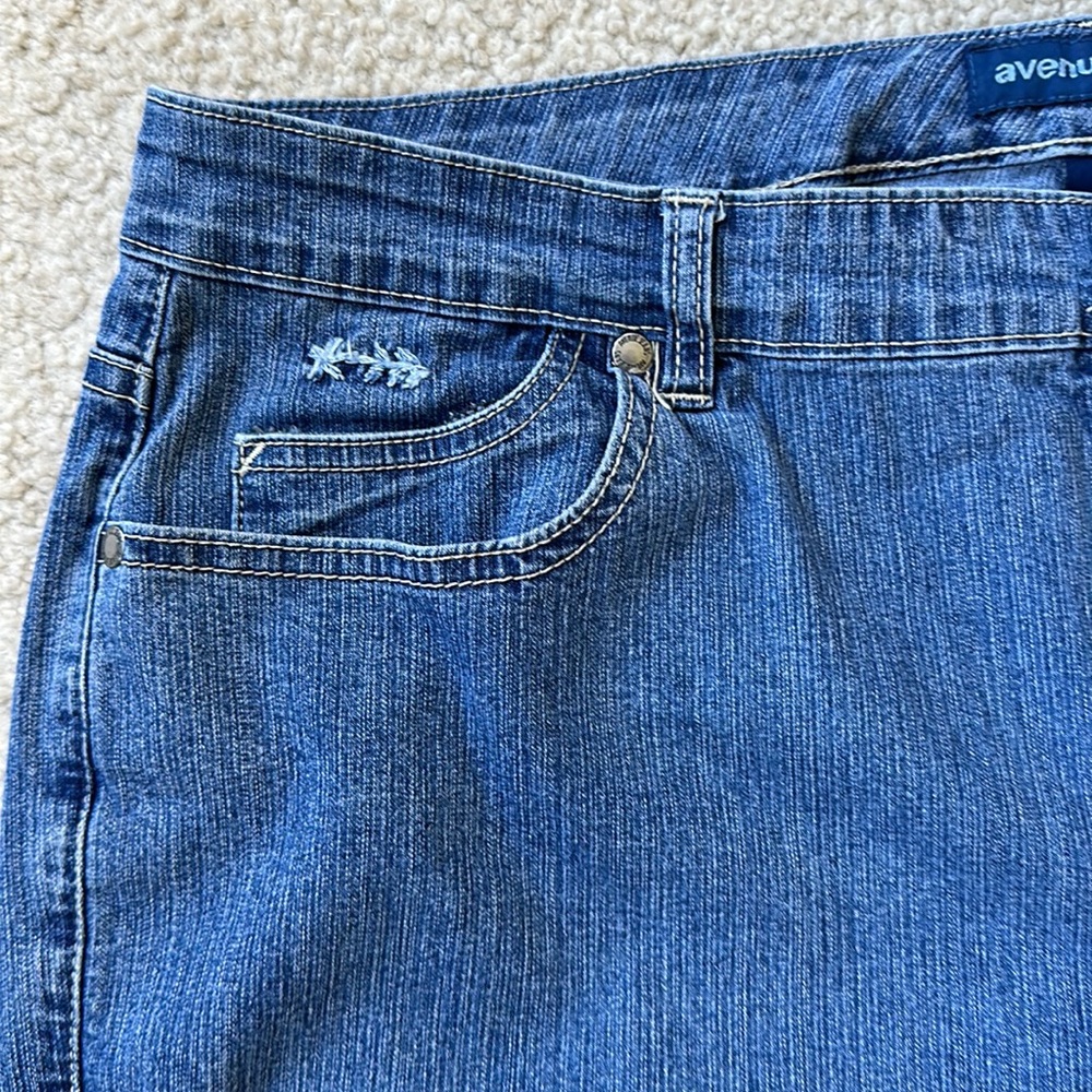 Avenue Boho Embroidered Cropped Jeans - Picture 4 of 12